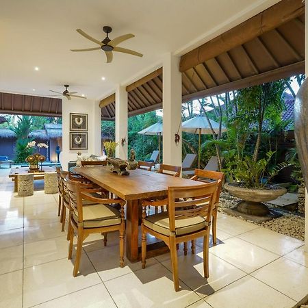 Asrina Villa'S Seminyak Екстериор снимка