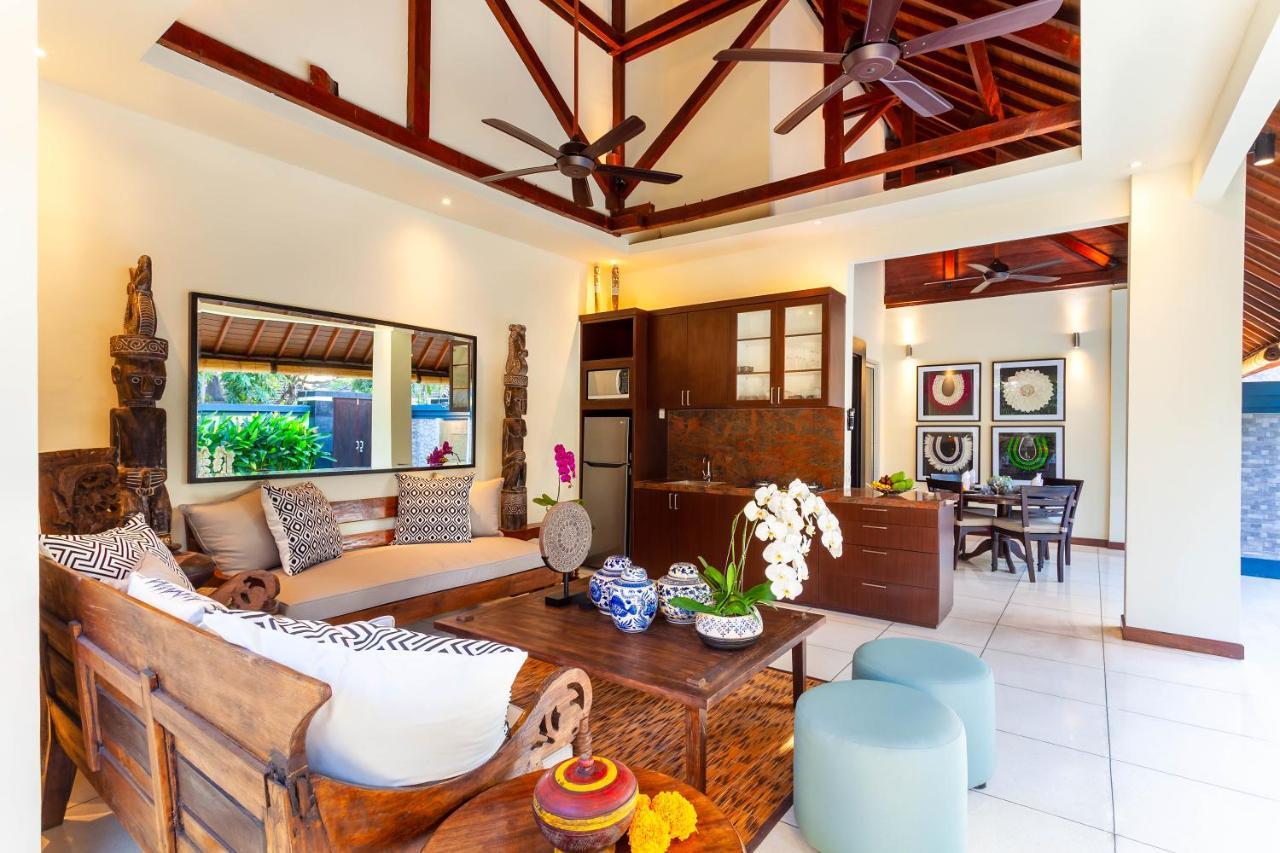 Asrina Villa'S Seminyak Екстериор снимка