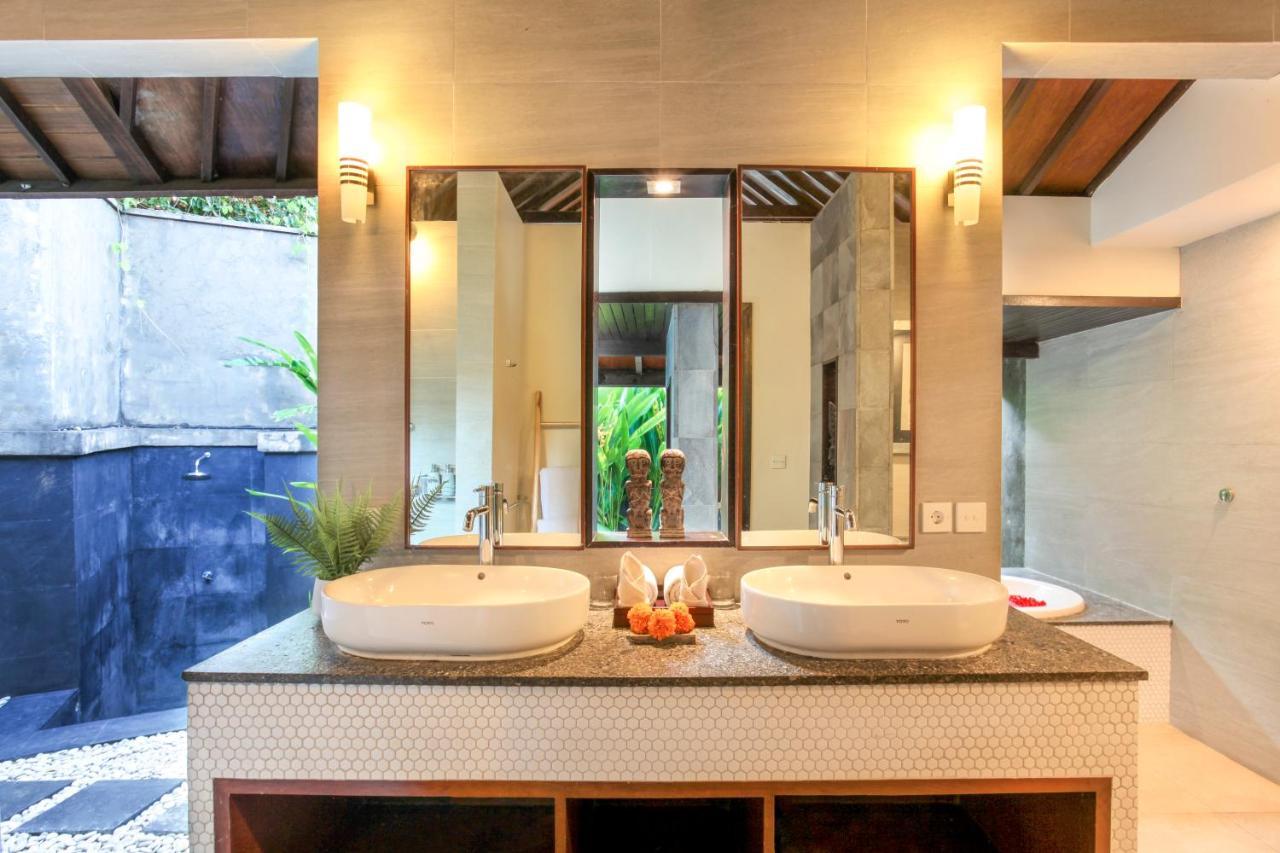 Asrina Villa'S Seminyak Екстериор снимка